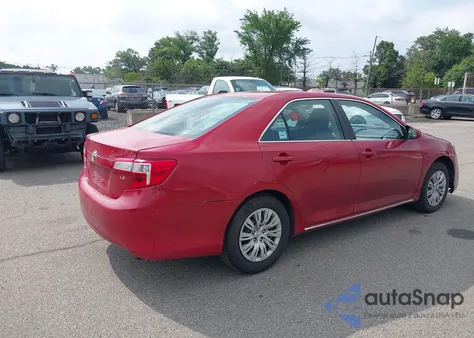 2014 Toyota Camry L/Se/Le/Xle z USA, uszkodzony, nr VIN 4T4BF1FK8ER441981